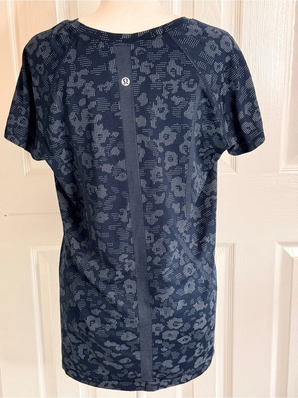 Lululemon Swiftly Tech Short Sleeve 2.0 Dappled Floral Navy Size 14 EUC